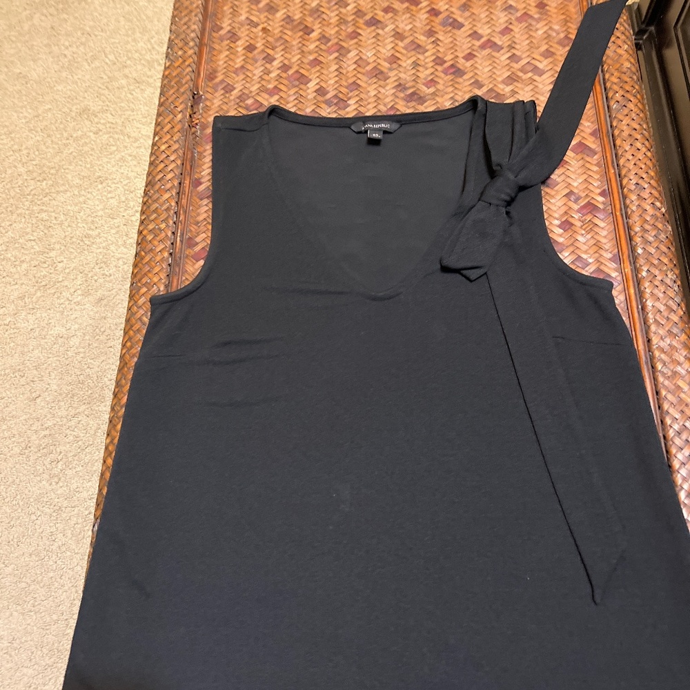 Banana Republic extra small black dressy tank!